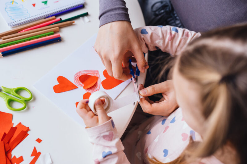 Oeps, bijna Moederdag! 8 leuke knutsels voor kleuters