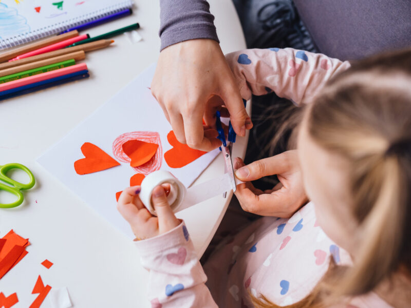 Oeps, bijna Moederdag! 8 leuke knutsels voor kleuters