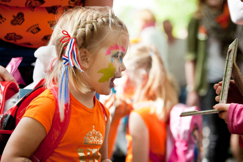 9x tips om je kind eigen geld te laten verdienen op Koningsdag